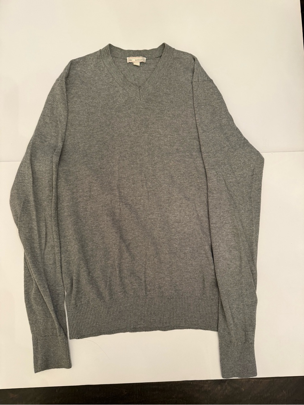 Gap Men's Gray V-Neck Sweater - Classic Crew Style (Medium)